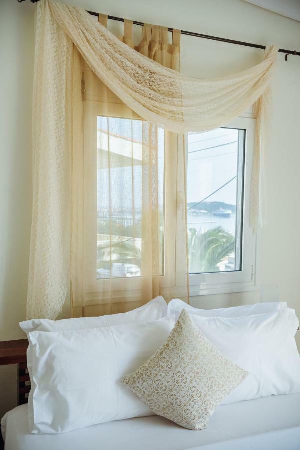 Akadimia Luxury Apartment Mytilene ภายนอก รูปภาพ